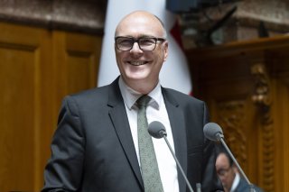 Selon un sondage, le conseiller fédéral Martin Pfister est le plus populaire des ministres au sein de la population suisse (archives). KEYSTONE/PETER SCHNEIDER